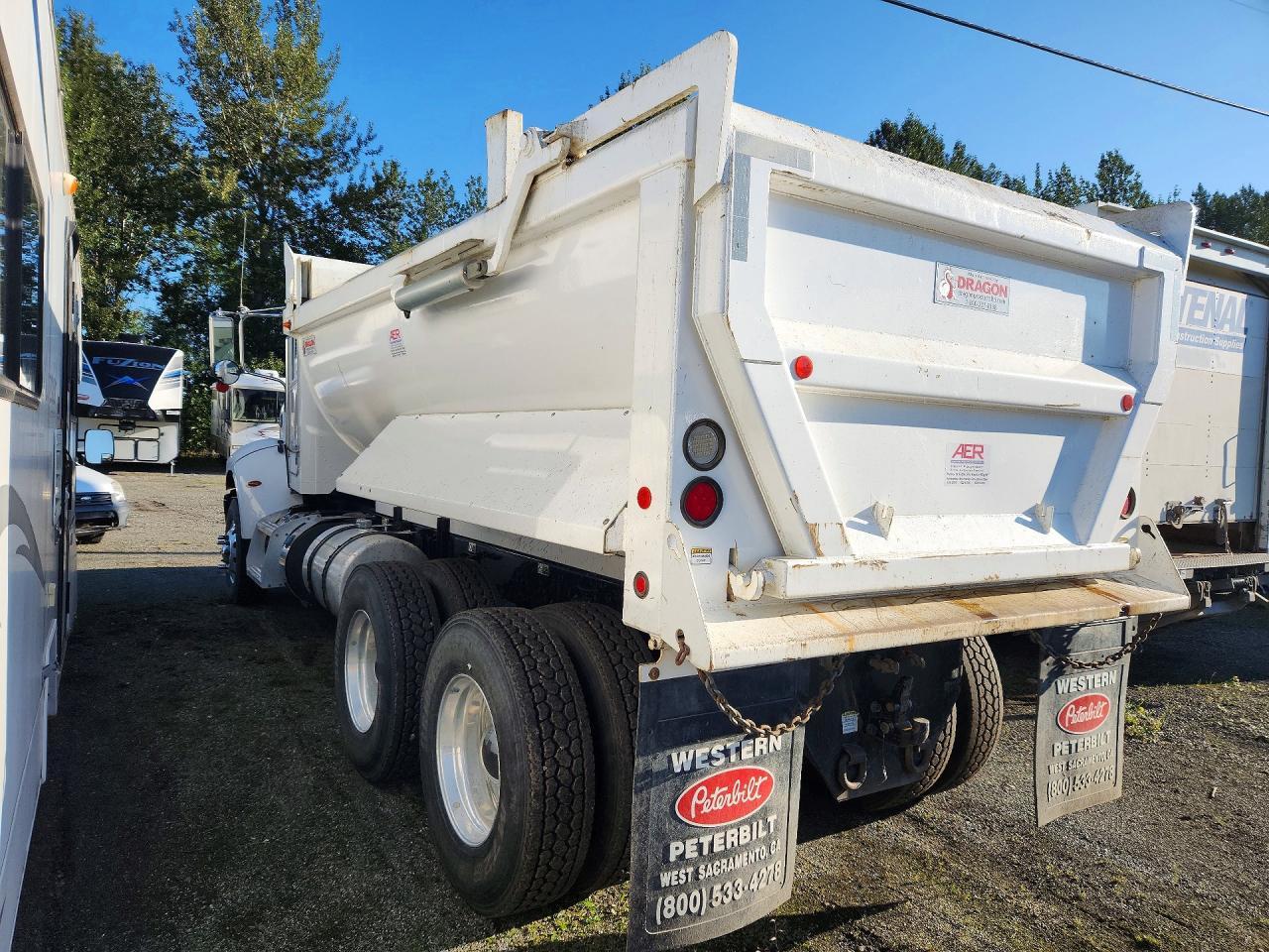 2019 Peterbilt 348