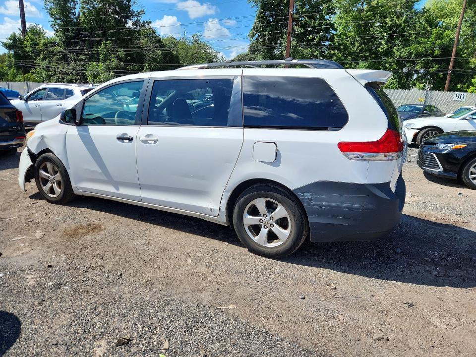 2013 Toyota Sienna le