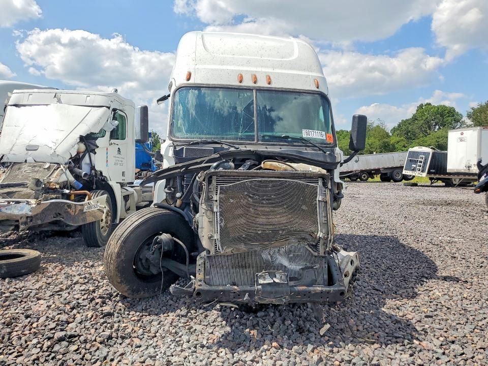 2016 Freightliner Cascadia 125