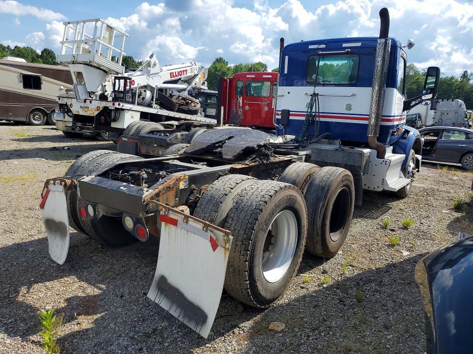 2017 Peterbilt 567 Semi Truck