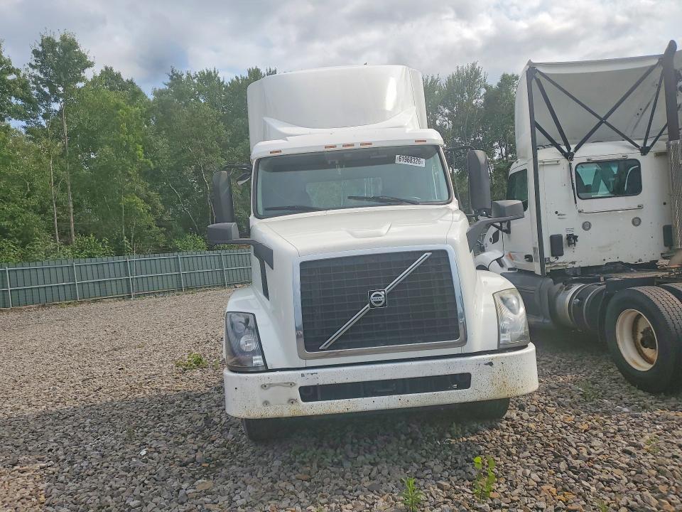 2016 Volvo VNL Semi Truck