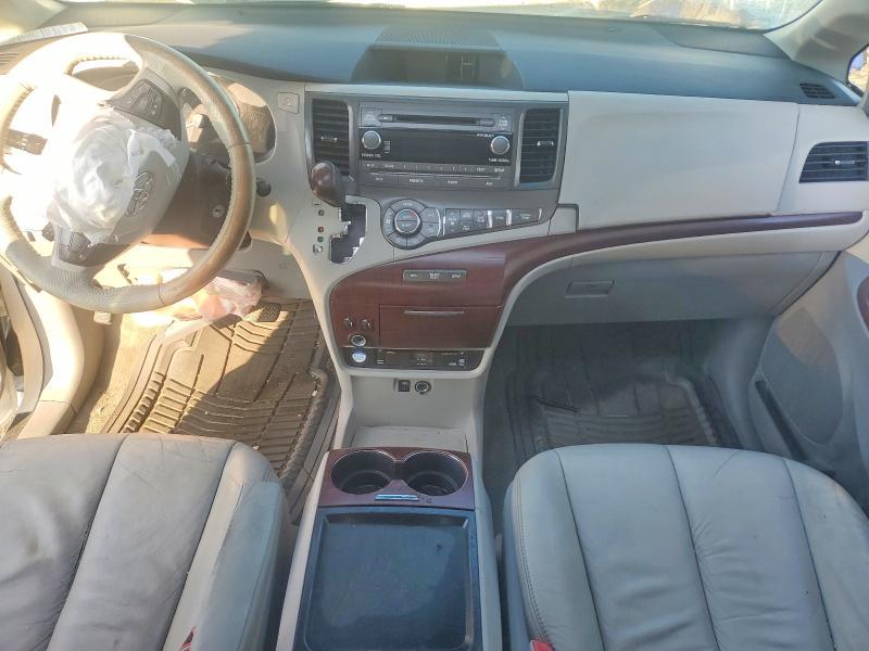 2011 Toyota Sienna xle 8-passenger