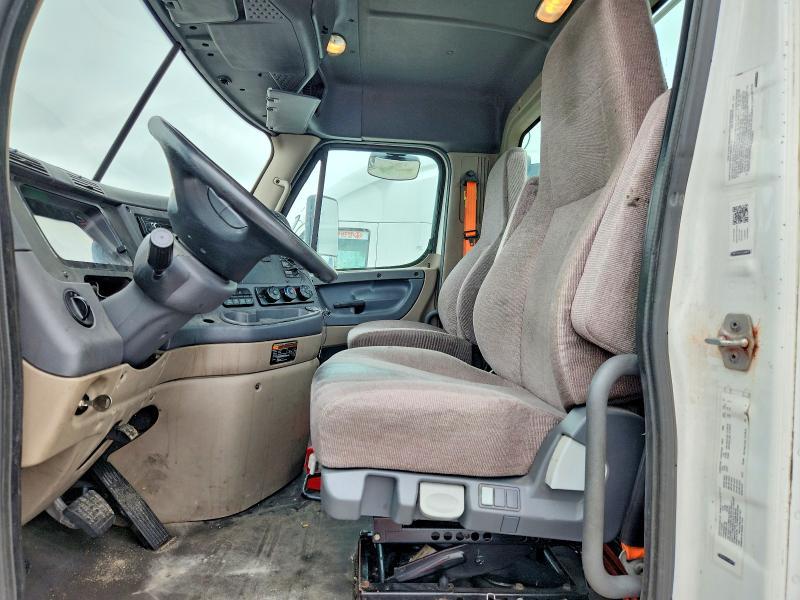 2016 Freightliner Cascadia 1-Semi Truck