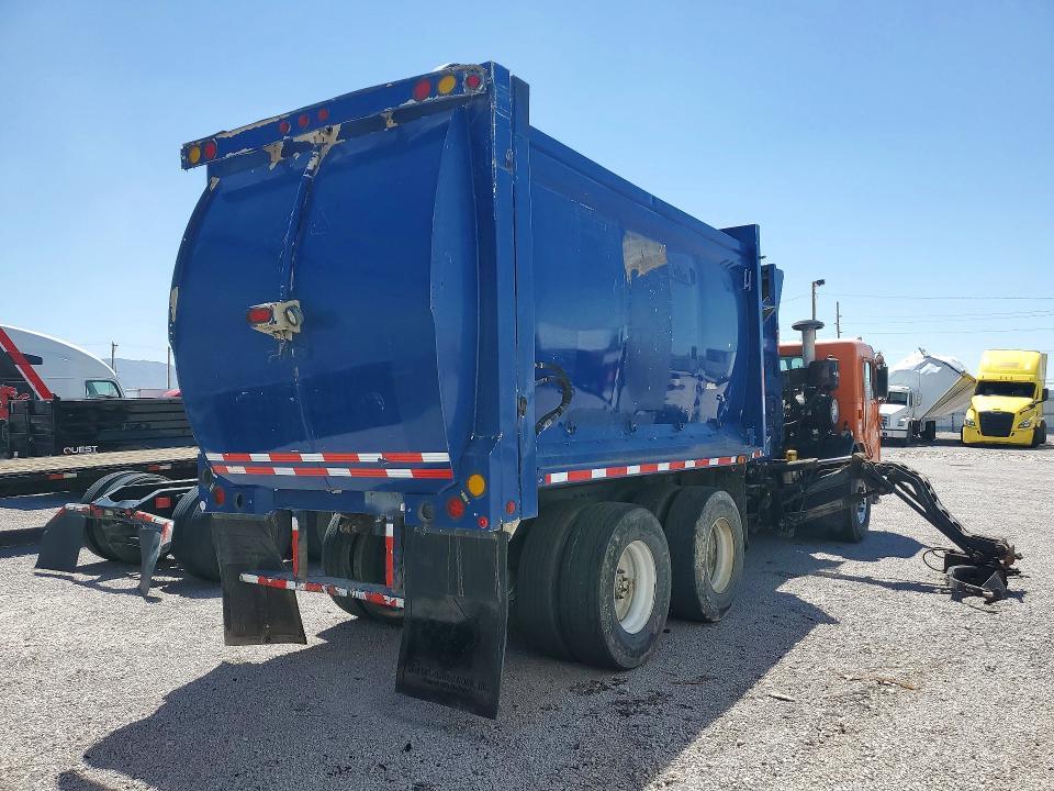 2008 Peterbilt 320 Refuse Truck