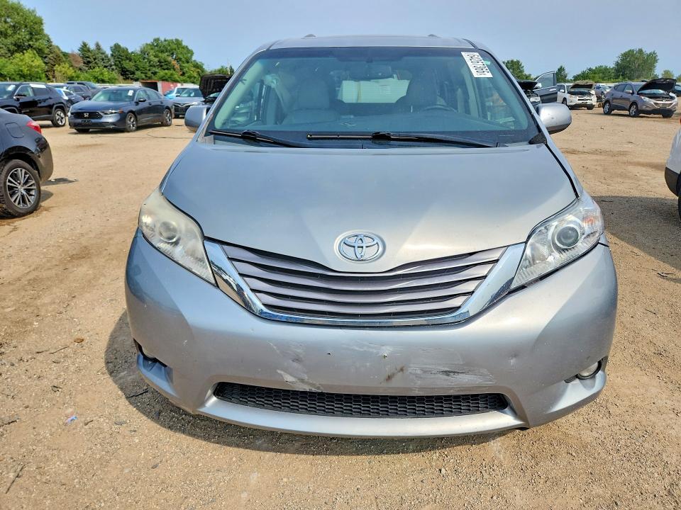2015 Toyota Sienna xle 7-passenger