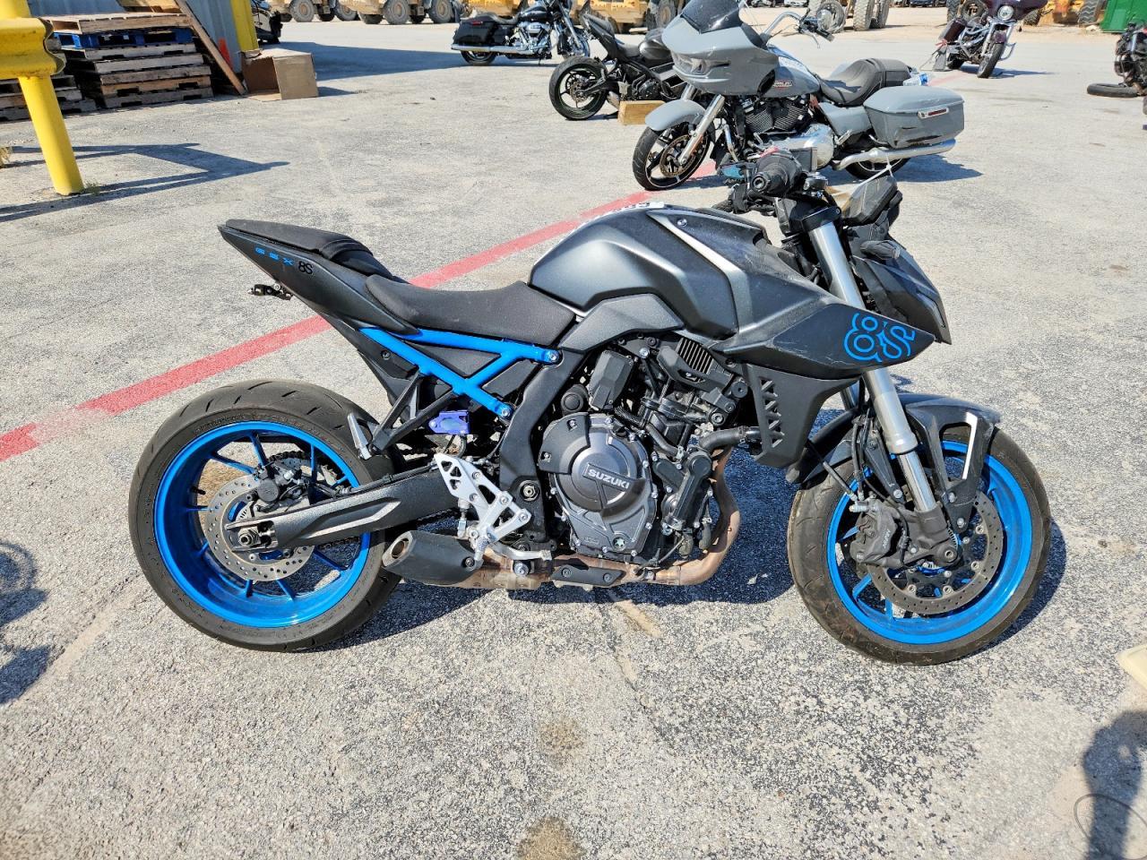 2024 Suzuki GSX800 R