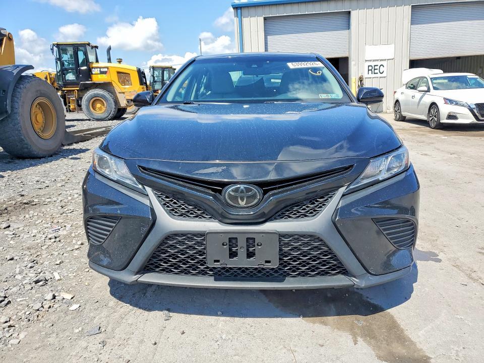 2020 Toyota Camry se