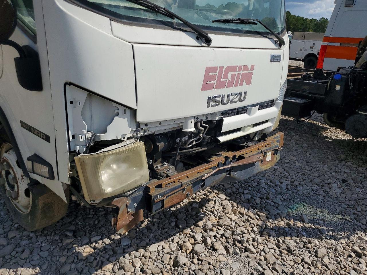 2014 Isuzu NRR