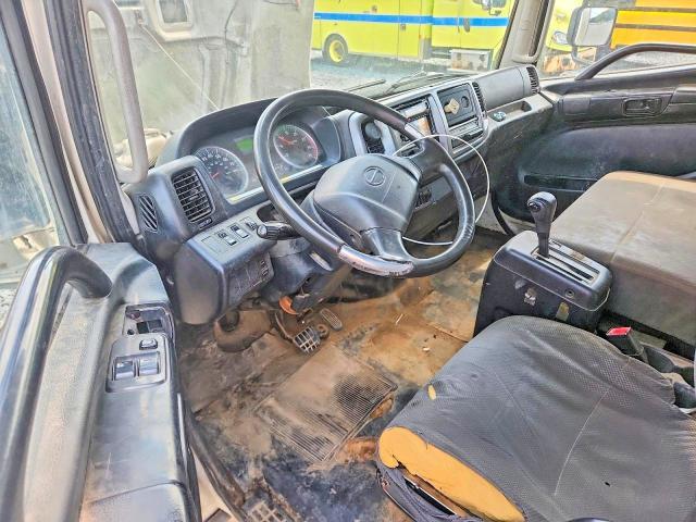 2013 Hino 258/268 BOX Truck