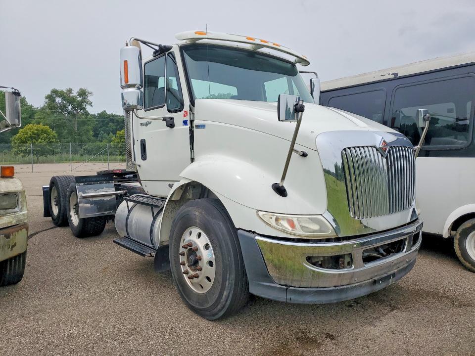 2014 International 8600 Semi Truck