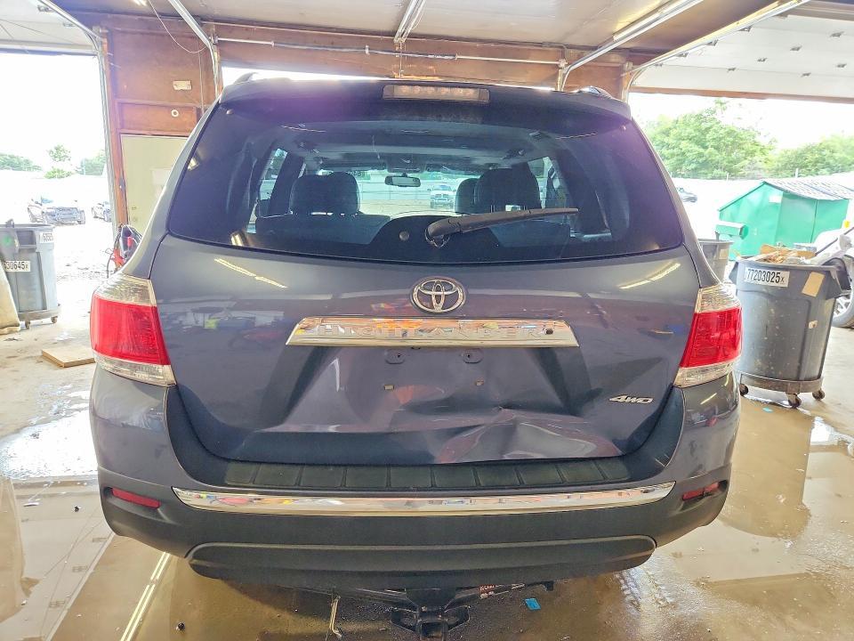 2013 Toyota Highlander SE