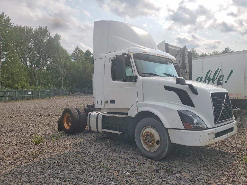 2016 Volvo VNL Semi Truck