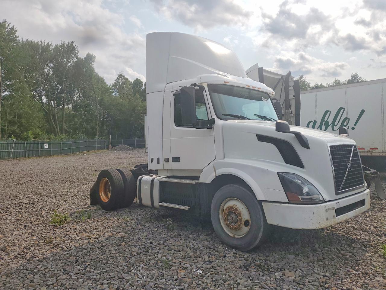 2016 Volvo VNL Semi Truck