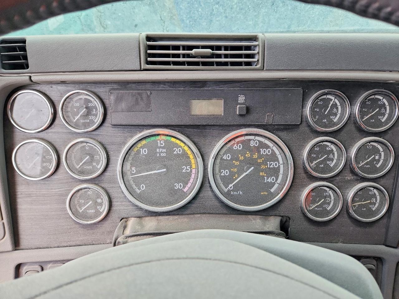 2007 Freightliner Columbia 120 Semi Truck
