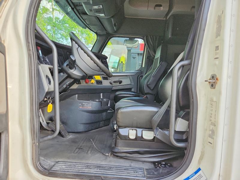 2019 Freightliner Cascadia 126 Semi Truck