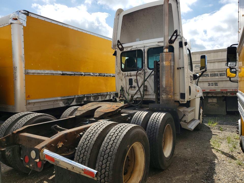 2010 Freightliner Cascadia 125