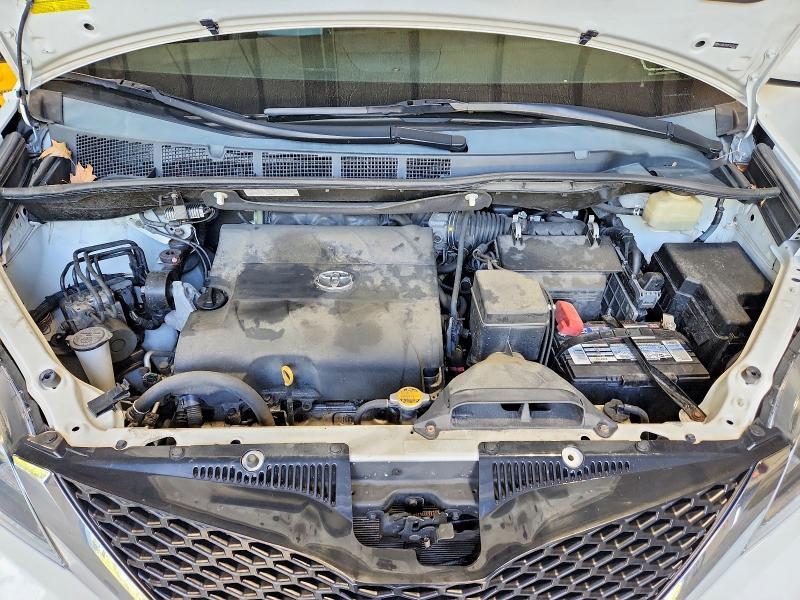 2015 Toyota Sienna Sport
