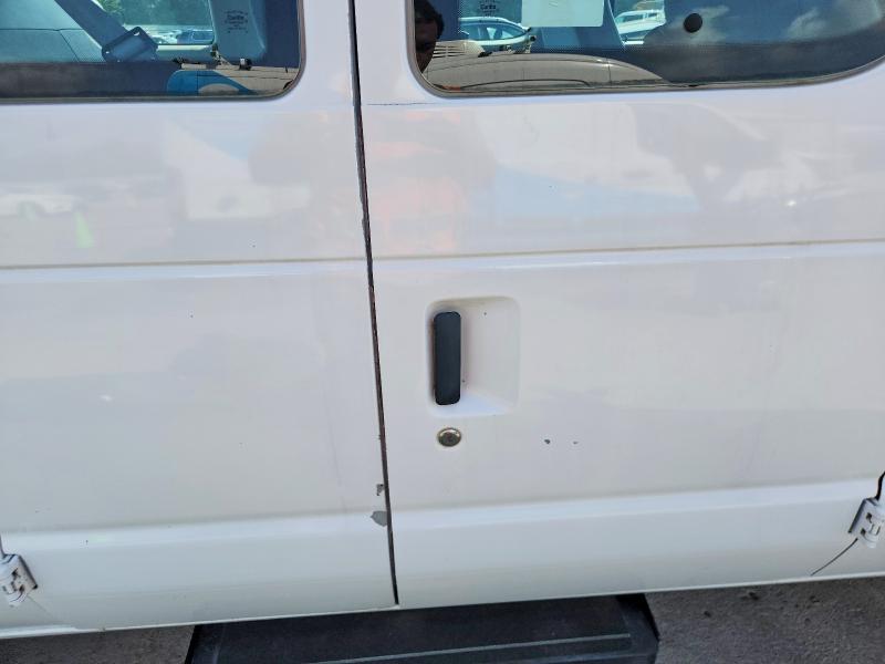 2004 Ford Econoline E350 Super Duty Wagon