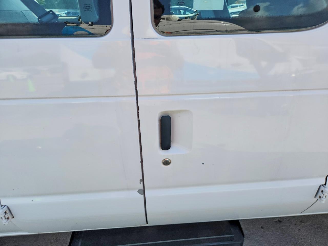 2004 Ford Econoline E350 Super Duty Wagon