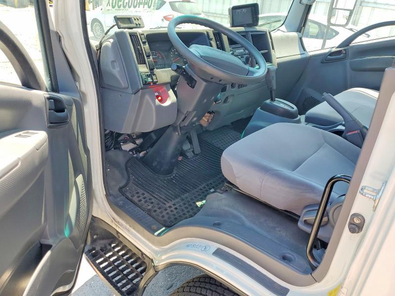 2017 Isuzu NPR BOX Truck