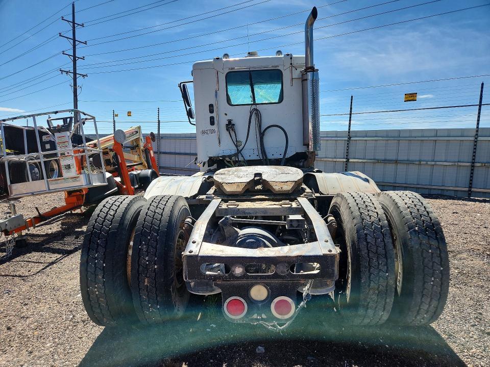 2004 Freightliner Columbia 120 Semi Truck