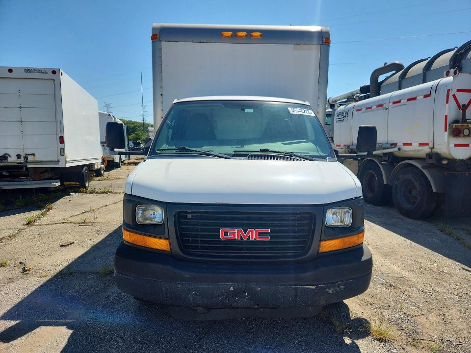 2014 GMC Savana Cutaway G3500 BOX Truck