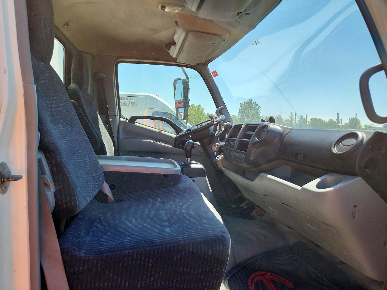 2013 Hino 195 BOX Truck