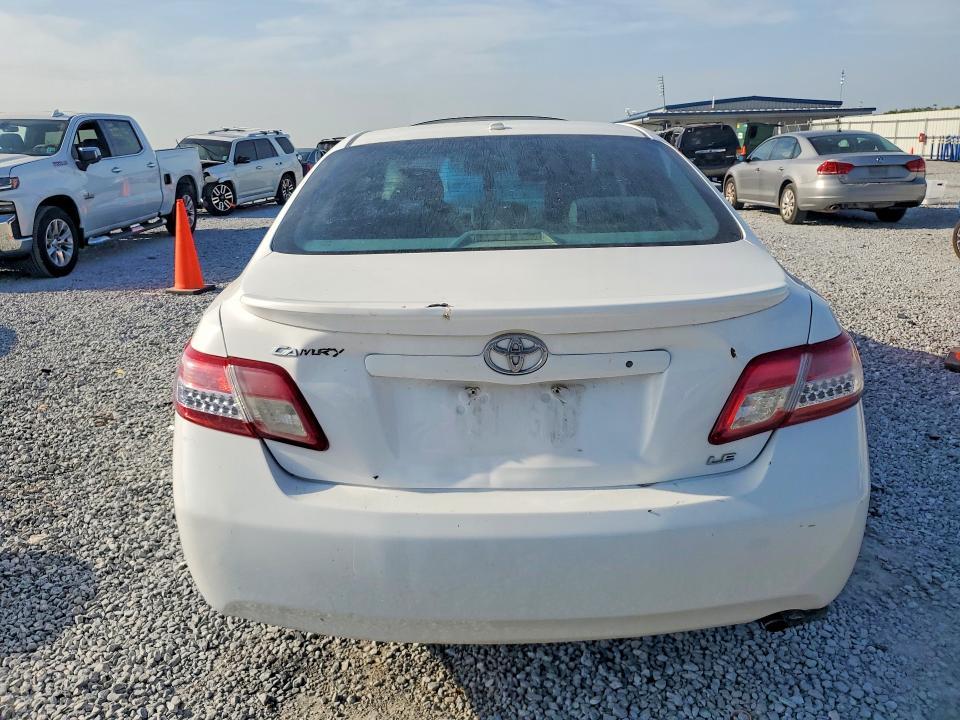 2010 Toyota Camry le