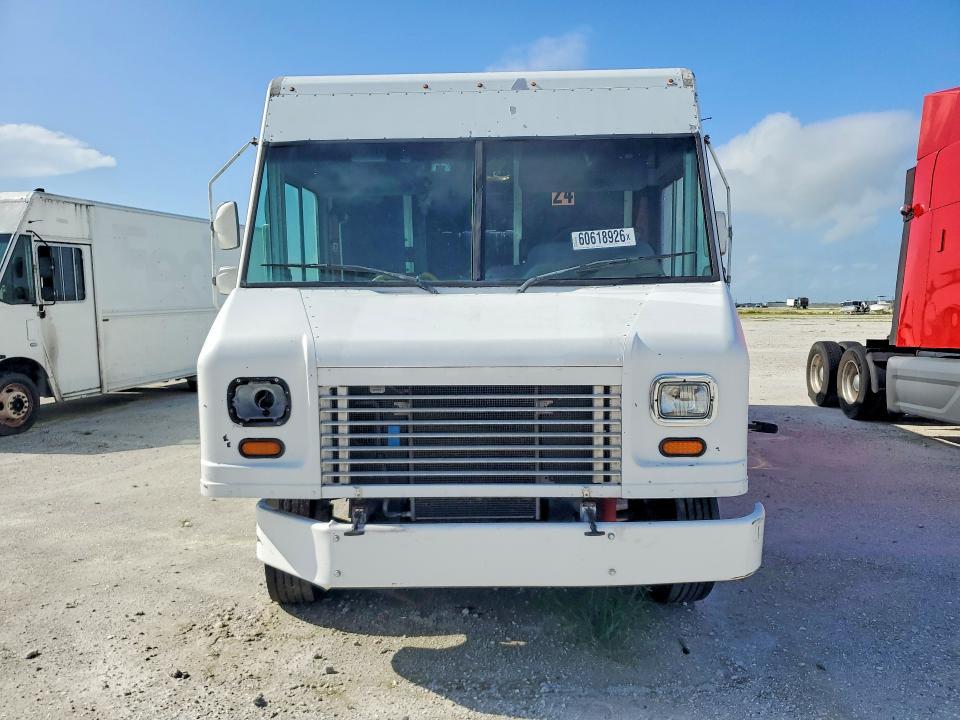 2017 Freightliner MT45 Chassis Delivery Truck