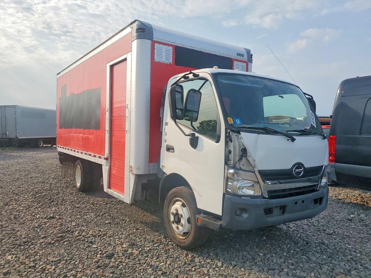 2018 Hino 195 BOX Truck