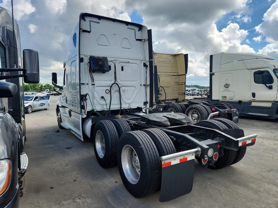2020 Freightliner Cascadia 126 Semi Truck