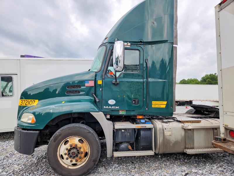 2018 Mack CXU612 Semi Truck