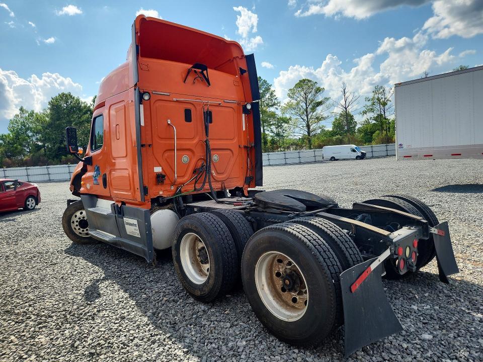 2014 Freightliner Cascadia Semi Truck