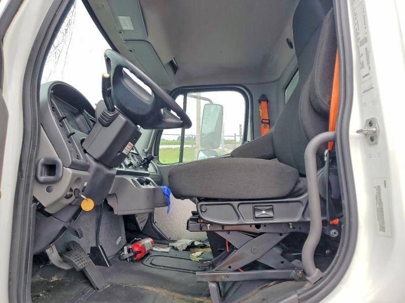 2022 Freightliner Business Class M2 BOX Truck