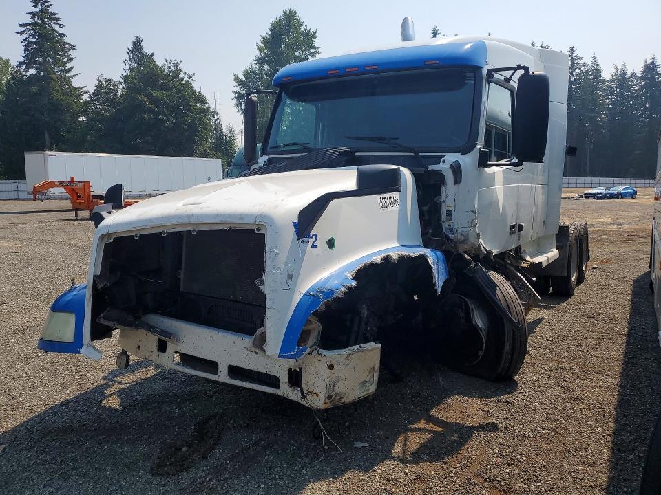 1998 Volvo VN Semi Truck