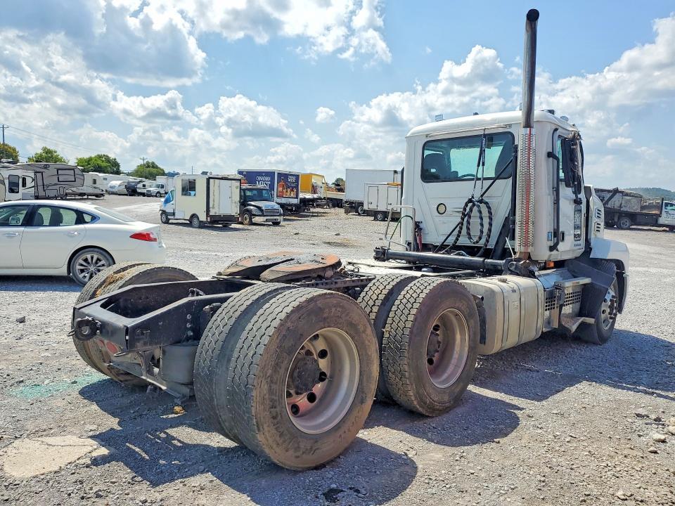 2022 Mack Anthem Semi Truck