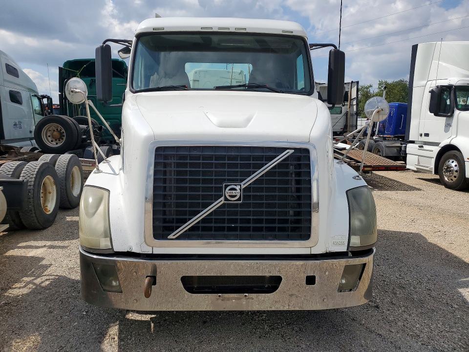 2012 Volvo VNL Semi Truck