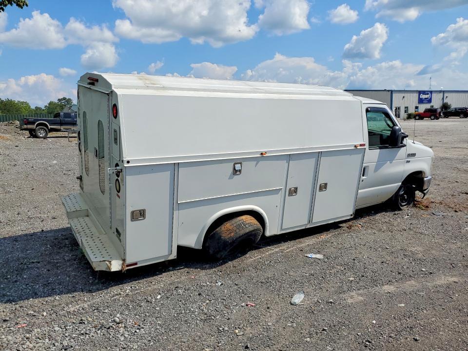 2012 Ford Econoline E350 Super Duty Cutaway Van