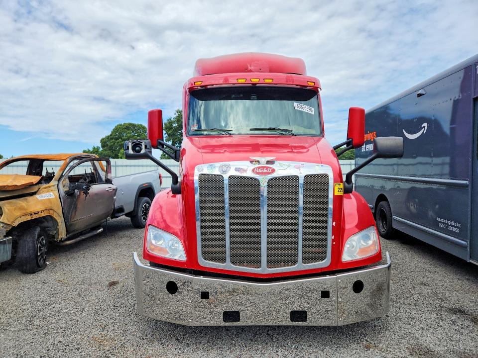 2016 Peterbilt 579 Semi Truck