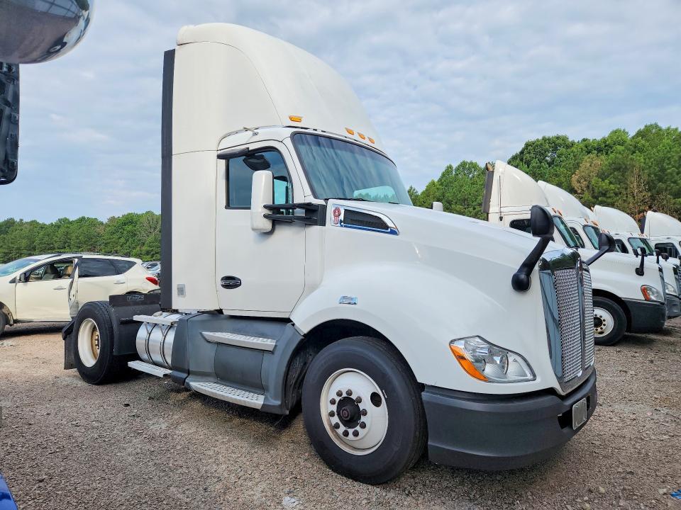 2018 Kenworth T680 Semi Truck