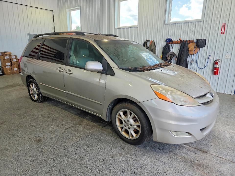 2006 Toyota Sienna xle 7 Passenger