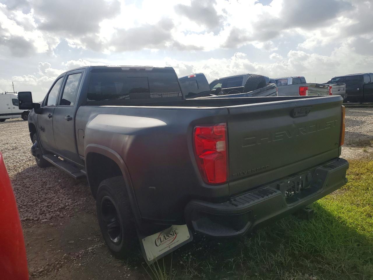 2022 Chevrolet Silverado K3500 LT
