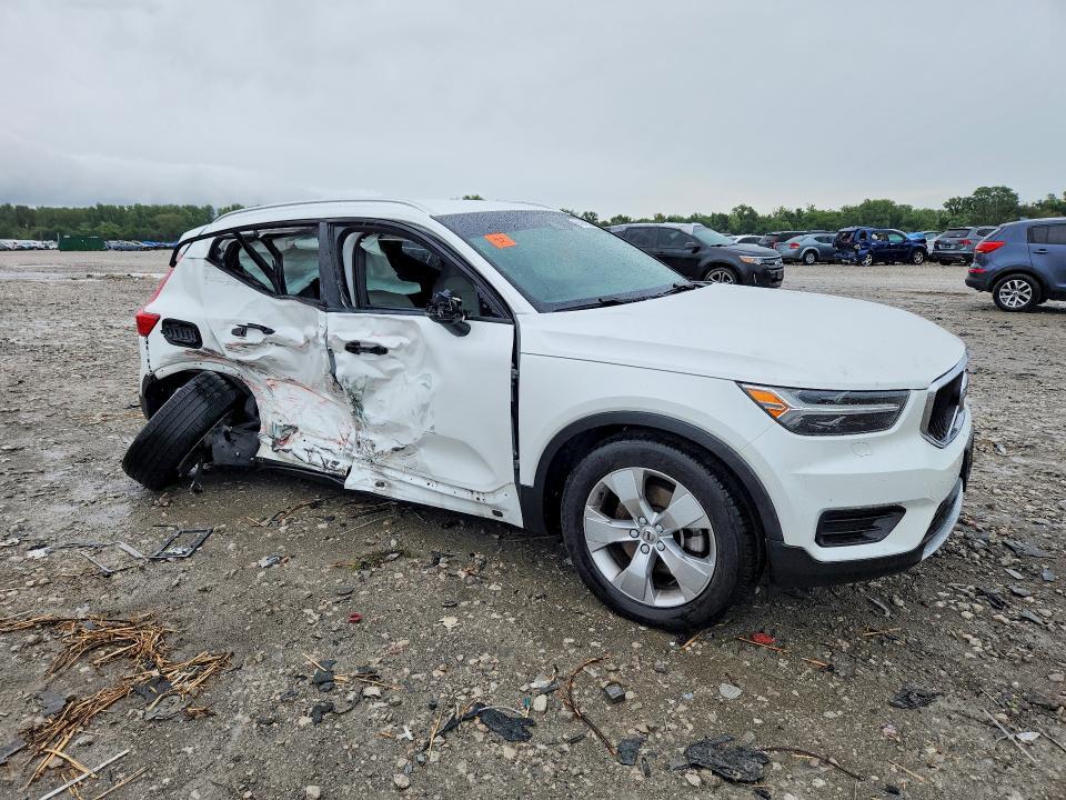 2022 Volvo Xc40 T5 Momentum