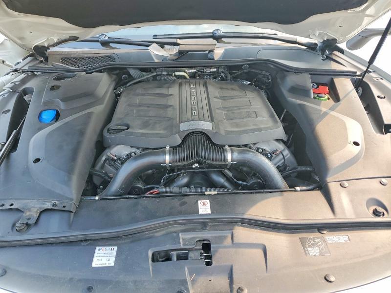 2016 Porsche Cayenne gts