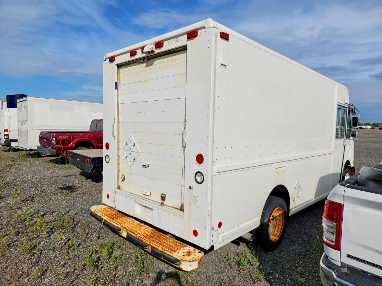 2004 Freightliner MT45 Chassis Delivery Truck