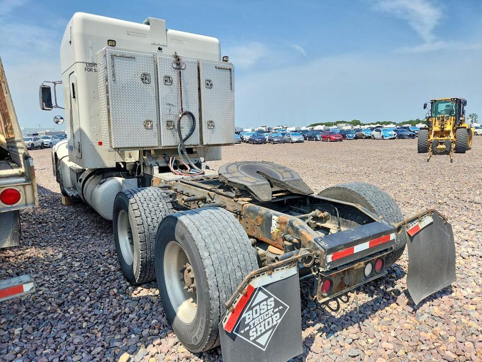 2013 Peterbilt 384 Semi Truck