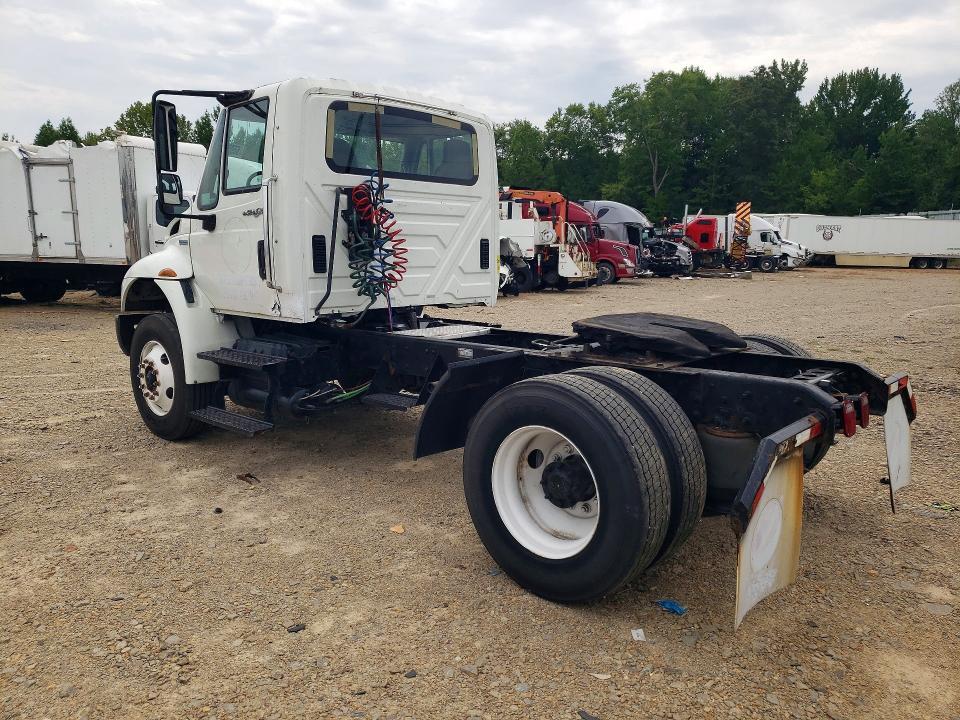 2008 International 4400 Semi Truck