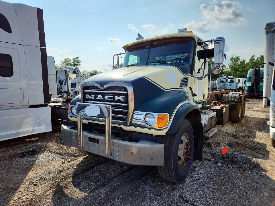 2006 Mack 700 CV700