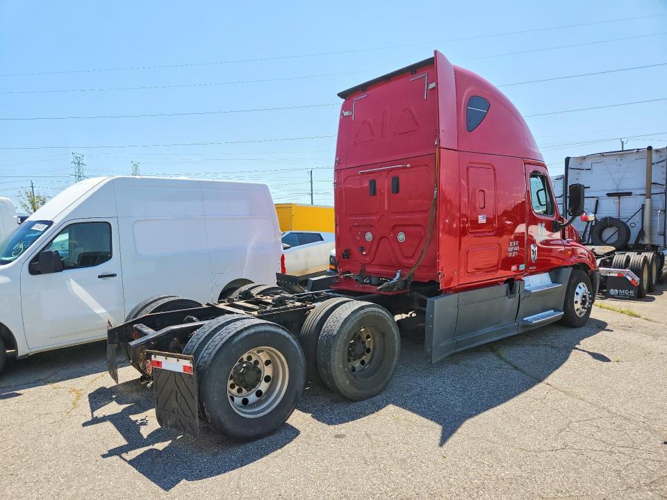 2015 Freightliner Cascadia Truck Cab AND Chassis