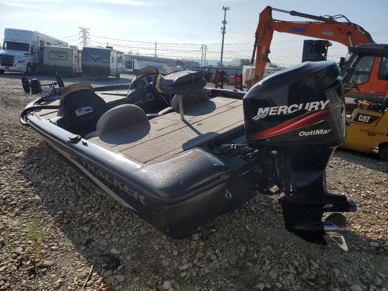 2005 Tracker Boat